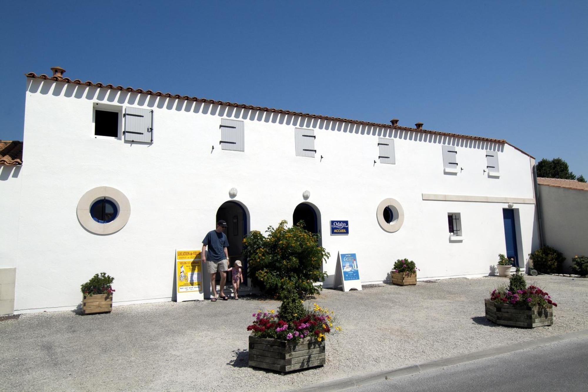 Residence Odalys Le Village Des Amareyeurs Le Château-dʼOléron Exterior foto