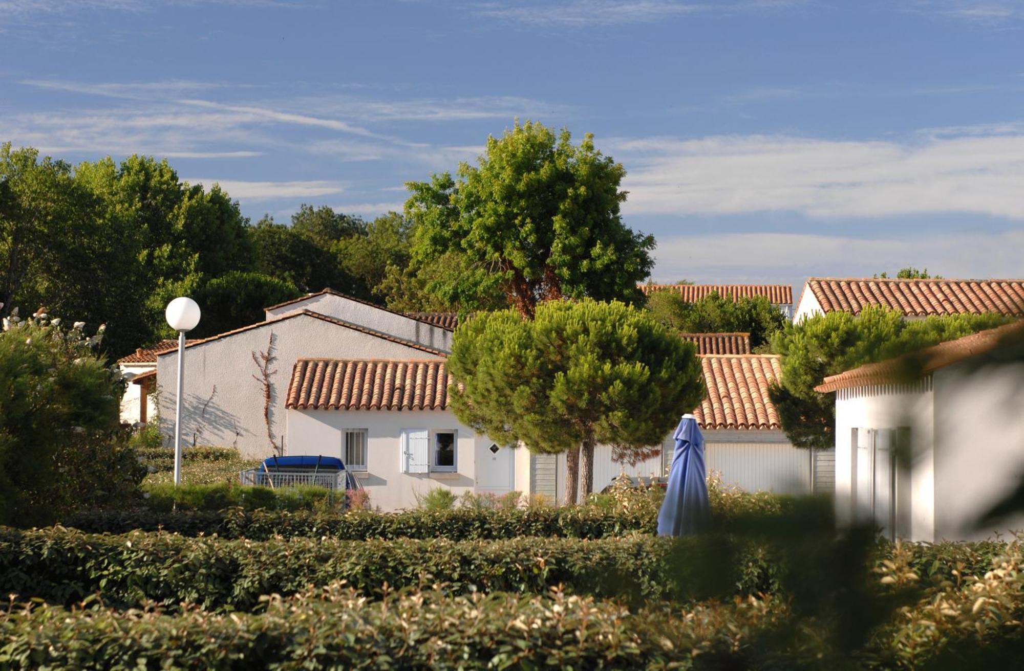 Residence Odalys Le Village Des Amareyeurs Le Château-dʼOléron Exterior foto