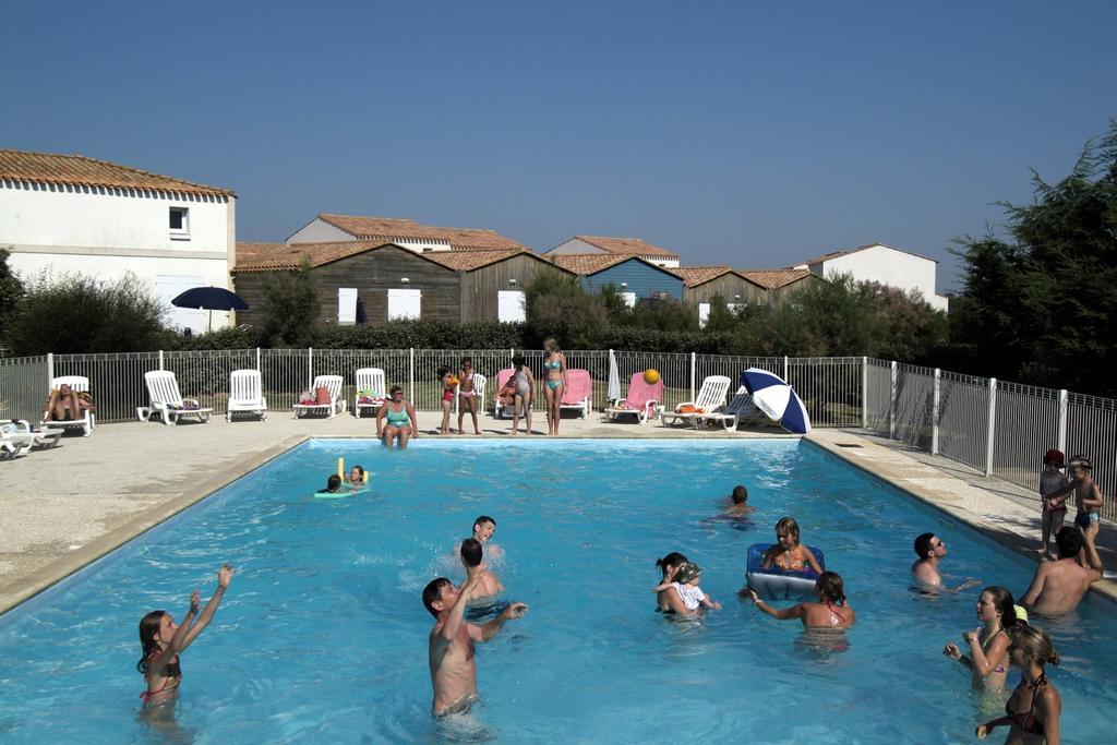 Residence Odalys Le Village Des Amareyeurs Le Château-dʼOléron Exterior foto